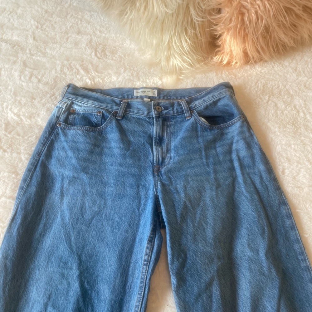 Curve Love Abercrombie & Fitch Low Rise Ultra Loose Medium Wash Jeans(SHORT)!!!